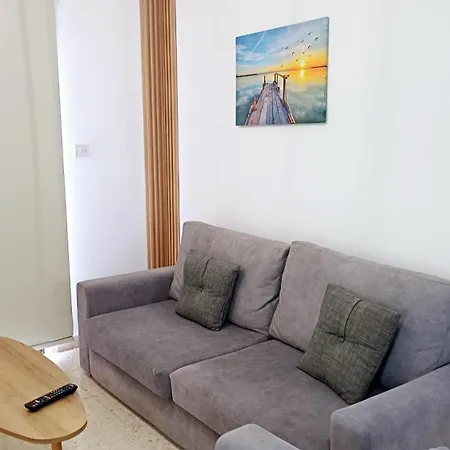 Modern 2bd Near Mall- Internet 1gbps *