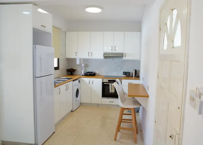 Modern 2bd Near Mall- Internet 1gbps パ フォス