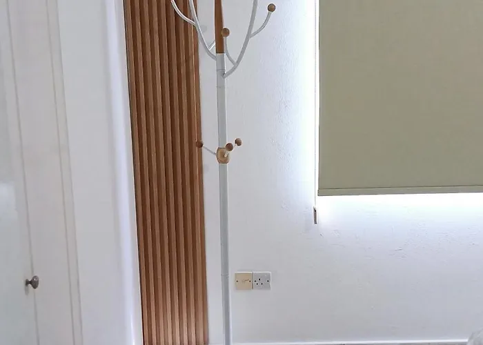 Modern 2bd Near Mall- Internet 1gbps *