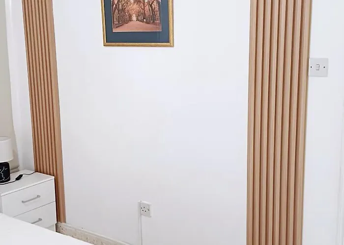 Modern 2bd Near Mall- Internet 1gbps * パ フォス