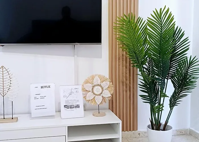 Modern 2bd Near Mall- Internet 1gbps