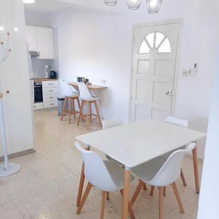 Modern 2bd Near Mall- Internet 1gbps Paphos