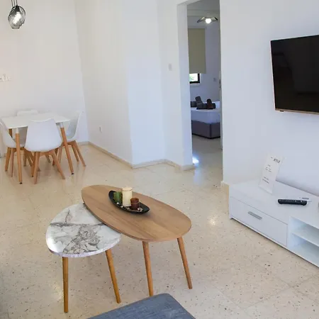 Modern 2bd Near Mall- Internet 1gbps Apartment *