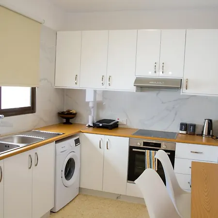 Modern 2bd Near Mall- Internet 1gbps Πάφος