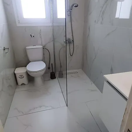 Modern 2bd Near Mall- Internet 1gbps Apartment