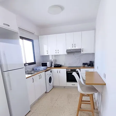 Modern 2bd Near Mall- Internet 1gbps Apartment *