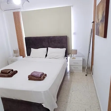 Διαμέρισμα Modern 2bd Near Mall- Internet 1gbps