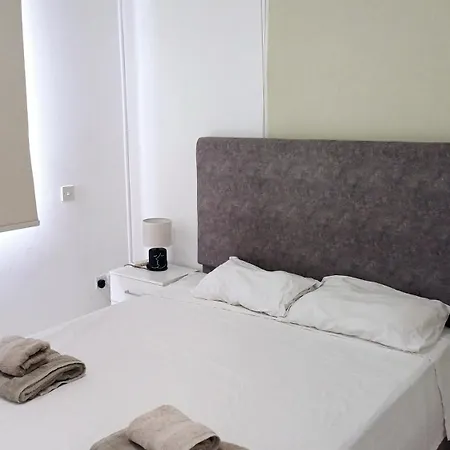 Modern 2bd Near Mall- Internet 1gbps Appartement Paphos