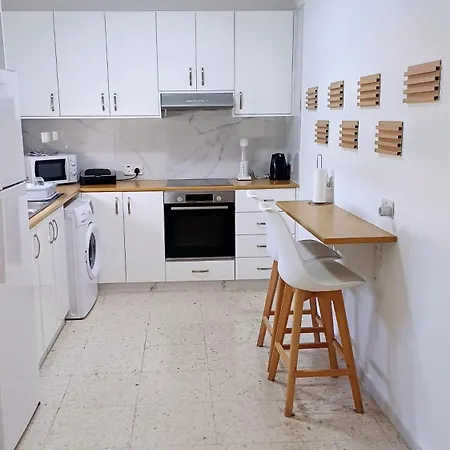 Modern 2bd Near Mall- Internet 1gbps Paphos
