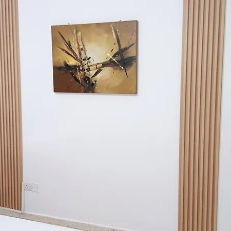 Modern 2bd Near Mall- Internet 1gbps *