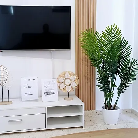 Modern 2bd Near Mall- Internet 1gbps