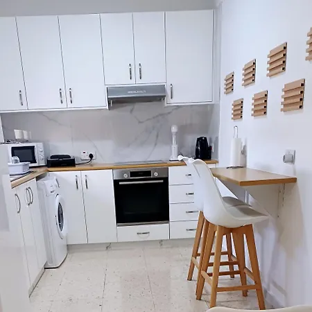 Modern 2bd Near Mall- Internet 1gbps *