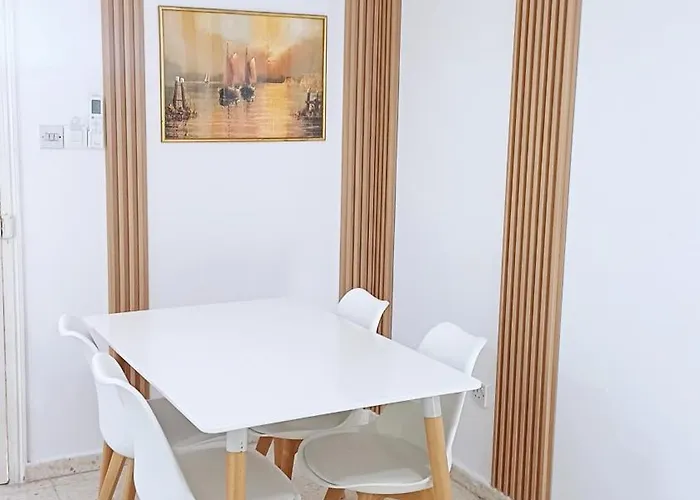 Modern 2bd Near Mall- Internet 1gbps *