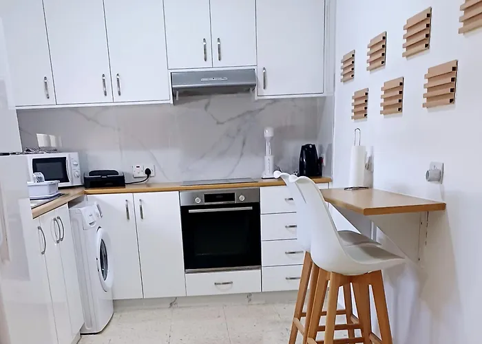 Modern 2bd Near Mall- Internet 1gbps *