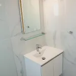 Modern 2bd Near Mall- Internet 1gbps 아파트 *