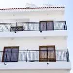 Modern 2bd Near Mall- Internet 1gbps