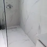 Modern 2bd Near Mall- Internet 1gbps