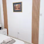Modern 2bd Near Mall- Internet 1gbps * 파포스
