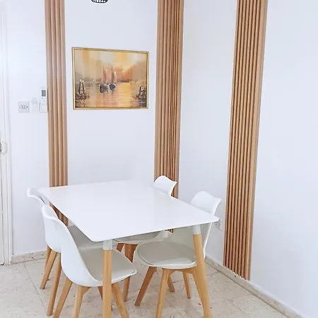 Modern 2bd Near Mall- Internet 1gbps *