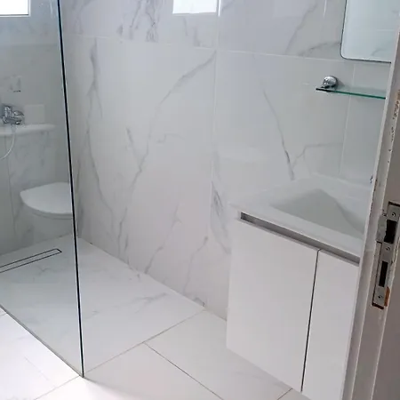 Apartment Modern 2bd Near Mall- Internet 1gbps Paphos
