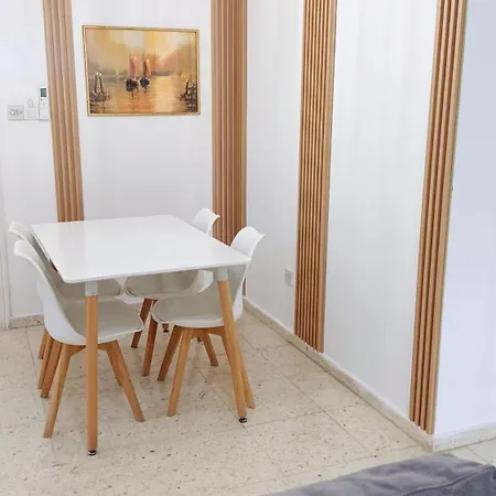 Modern 2bd Near Mall- Internet 1gbps Appartamento Paphos